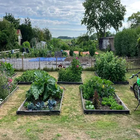 Вилла With Garden Views Грут